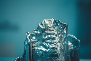 Lazer sindirim makinesine basılmış diş kaplamaları.