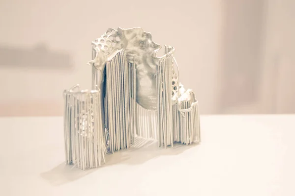 Dental crowns printed in laser sintering machine. Modern 3D printer — Stock Photo, Image