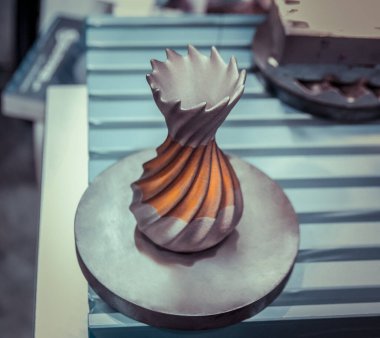 Metal tozundan metal 3D yazıcıya basılmış nesne.