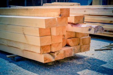 Bıçkıhane. Bir kereste atölyesindeki kereste tahtaları için depo.