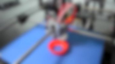 Arka plan bulanık. 3B yazıcı kapatıldı.