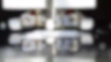 Arka plan bulanık. Sıcak plastikten modern 3D yazıcıya yazdırma