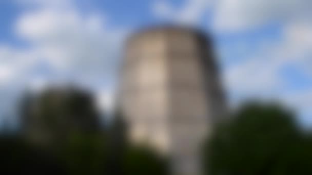 Blurred background. Timelapse or fast video large power plant chimney — Stock Video