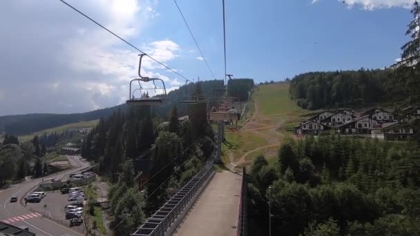 Movimento de teleférico na floresta — Vídeo de Stock