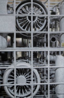 Erimiş plastik baruttan 3 boyutlu yazıcıya yakın plan baskı yapılmış. Erimiş poliyamid tozundan 3 boyutlu yazıcıya basılmış bir model. Yeni modern 3D baskı teknolojisi. Çoklu Jet Füzyon MJF teknolojisi