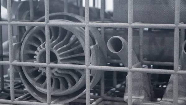 Erimiş plastik baruttan 3 boyutlu yazıcıya yakın plan baskı yapılmış. Erimiş poliyamid tozundan 3 boyutlu yazıcıya basılmış bir model. Yeni modern 3D baskı teknolojisi. Çoklu Jet Füzyon MJF teknolojisi