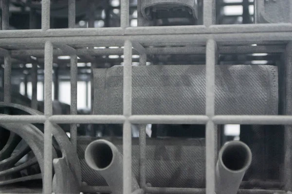 Erimiş plastik baruttan 3 boyutlu yazıcıya yakın plan baskı yapılmış. Erimiş poliyamid tozundan 3 boyutlu yazıcıya basılmış bir model. Yeni modern 3D baskı teknolojisi. Çoklu Jet Füzyon MJF teknolojisi