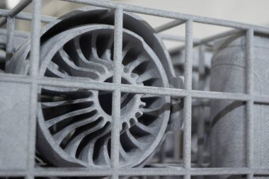 Erimiş plastik baruttan 3 boyutlu yazıcıya yakın plan baskı yapılmış. Erimiş poliyamid tozundan 3 boyutlu yazıcıya basılmış bir model. Yeni modern 3D baskı teknolojisi. Çoklu Jet Füzyon MJF teknolojisi