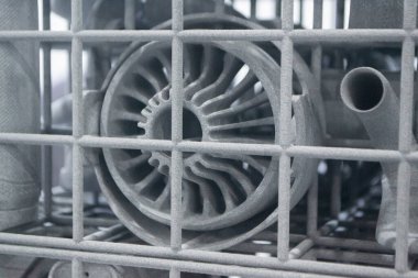 Erimiş plastik baruttan 3 boyutlu yazıcıya yakın plan baskı yapılmış. Erimiş poliyamid tozundan 3 boyutlu yazıcıya basılmış bir model. Yeni modern 3D baskı teknolojisi. Çoklu Jet Füzyon MJF teknolojisi