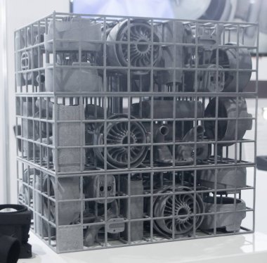 Erimiş plastik baruttan 3 boyutlu yazıcıya yakın plan baskı yapılmış. Erimiş poliyamid tozundan 3 boyutlu yazıcıya basılmış bir model. Yeni modern 3D baskı teknolojisi. Çoklu Jet Füzyon MJF teknolojisi