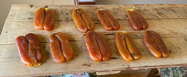 Bottarga, kefal balığının kurutulmuş, ütülenmiş yumurtası, sardunya yemeklerinde kullanılır.