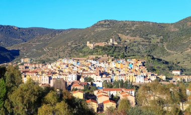 Sardunya 'daki Bosa köyünün panoramik manzarası