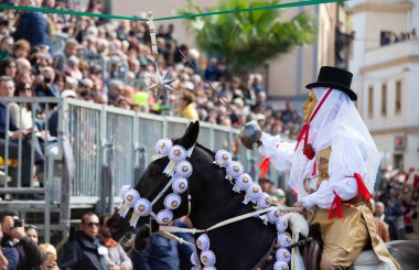 sartiglia oristano at yarışı ve iplik yıldızları