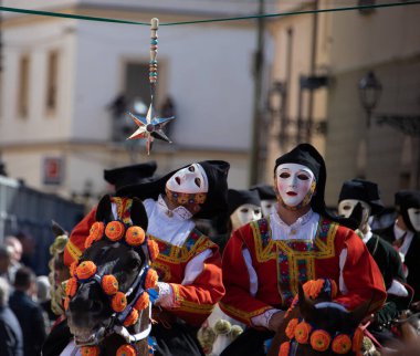 sartiglia oristano at yarışı ve iplik yıldızları