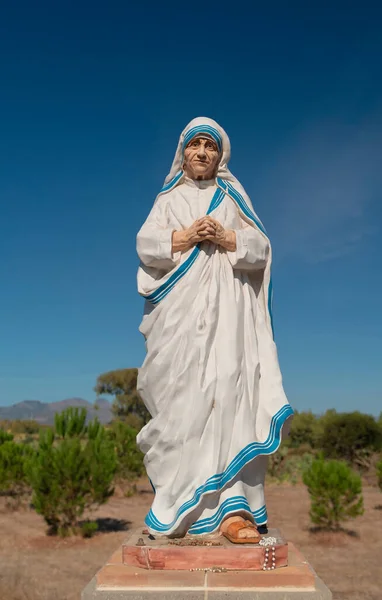 Kalküta 'lı Rahibe Teresa heykeli