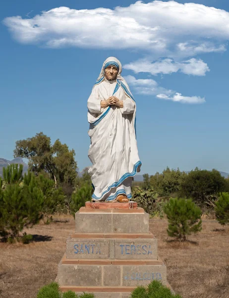 Kalküta 'lı Rahibe Teresa heykeli