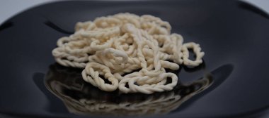 Lorighittas, Sardunya geleneğinin eski bir makarnası. Lorighittas terimi yüzük ya da küpe anlamına gelir. Rafine edilmiş spagettiden yapılmış ve sadece elle dokunmuş. Sadece irmik ve su.