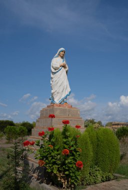 Kalküta 'lı Rahibe Teresa heykeli, pabillonis, güney sardunya