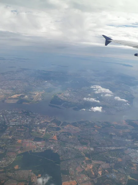 Vista Panorámica Aérea Ciudad Con Ala Avión Nube —  Fotos de Stock