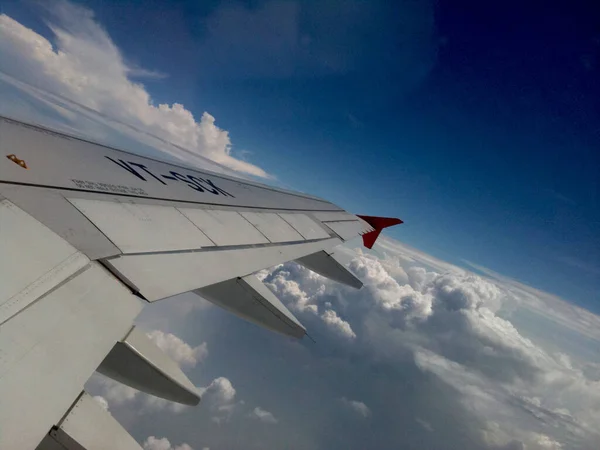 Luchtpanoramisch Uitzicht Vleugel Wolken Van Het Vliegtuig — Stockfoto