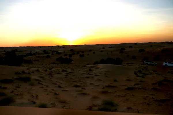 在阿拉伯联合酋长国迪拜附近的红沙 阿拉伯沙漠 中落日 — 图库照片