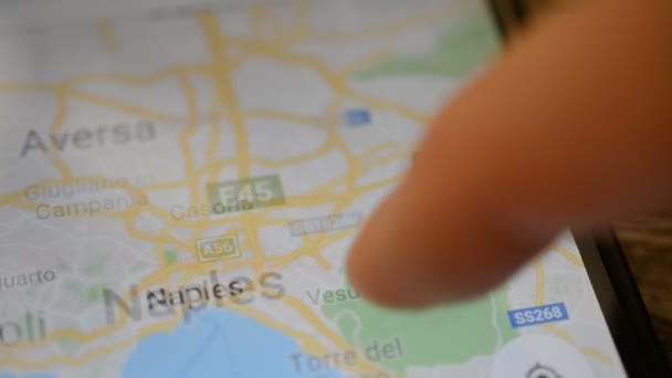 италия карта google Гомель, Беларусь   мая 2018: Лица с помощью приложения карт Google  италия карта google