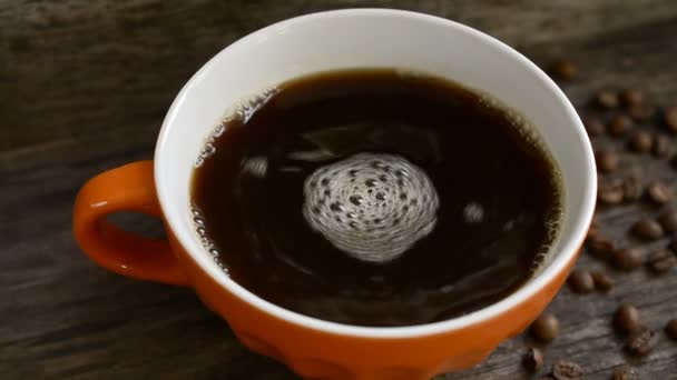 Kávéscsésze közelről hd lassított felvétel — Stock videók