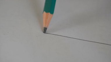Ahşap çizim sanatçılar eller yazıyor hat kalem.
