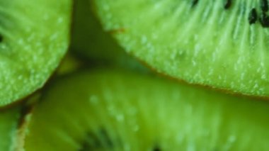 Sulu taze kivi dilim döner