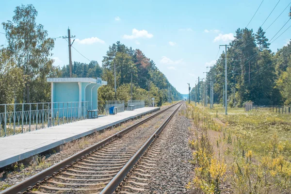 terk edilmiş tren istasyonuna