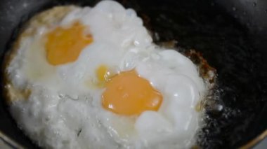 Tavada iki yumurta fry, hd görüntüleri kapat