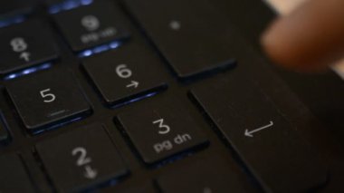 Laptop ya da bilgisayar klavyede enter düğmesine basarak