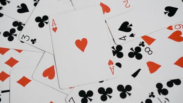 Παίζοντας χαρτιά φόντο, άσσος της καρδιάς, αφηρημένη καζίνο — Αρχείο Βίντεο