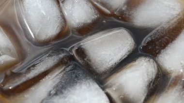 buz küpleri ile cola