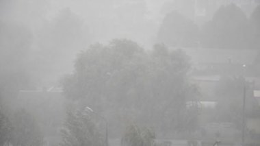 Son derece güçlü şehir fırtına bir Avrupa başkenti isabet.