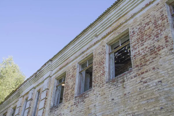 Antiguo edificio abandonado — Foto de Stock