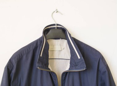 sonbahar ceket bir askı üzerinde mans