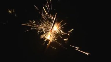 yanan havai fişek maytap