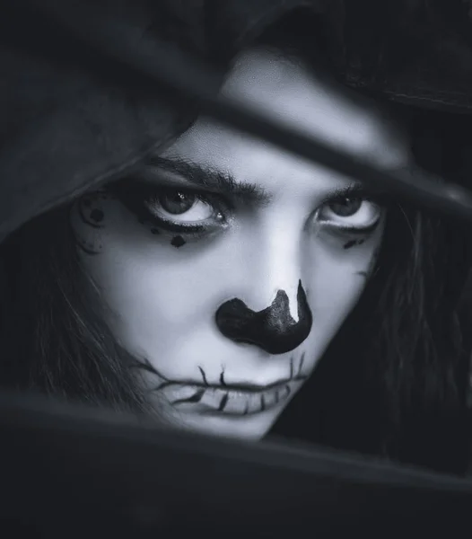 Gros plan portrait Halloween sorcière — Photo