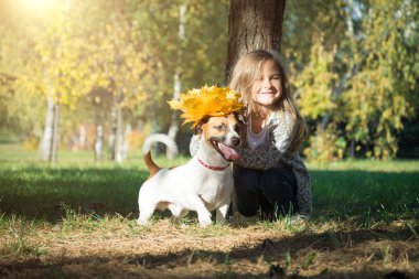 Mutlu çocuklar ile köpek park