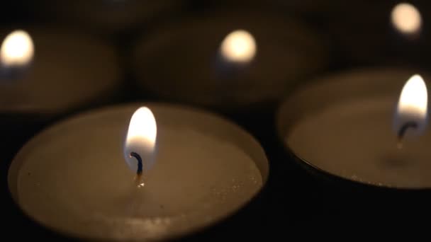 Candele Aromatiche Primo Piano Estreme Che Bruciano Nella Stanza Luce — Video Stock