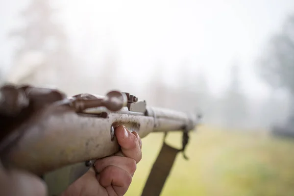 Menschenhände Und Russisches Maschinengewehr Feuern Nahaufnahmen — Stockfoto