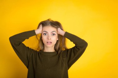 Güzel bir genç kızın portresi.