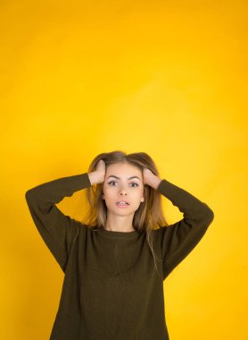 Güzel bir genç kızın portresi.