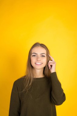 Güzel güzel kadın düşünme jest