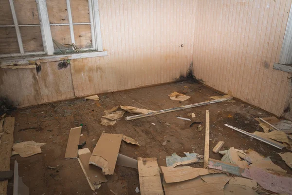 Eski terk edilmiş ve kirli duvar iç