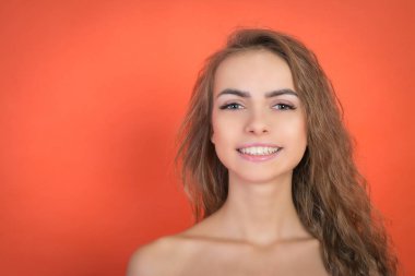 Mutlu ihale zencefil kız portresi