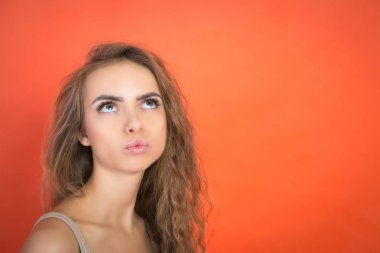 Güzel bir genç kızın yüzü