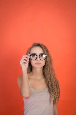 Çekici kadın kırmızı