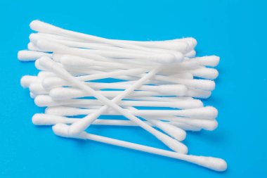 üzerinde izole mavi doku pamuk tomurcukları